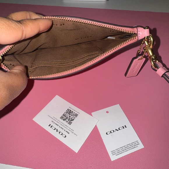 Coach Bubblegum pebble wristlet - Picture 4 of 4